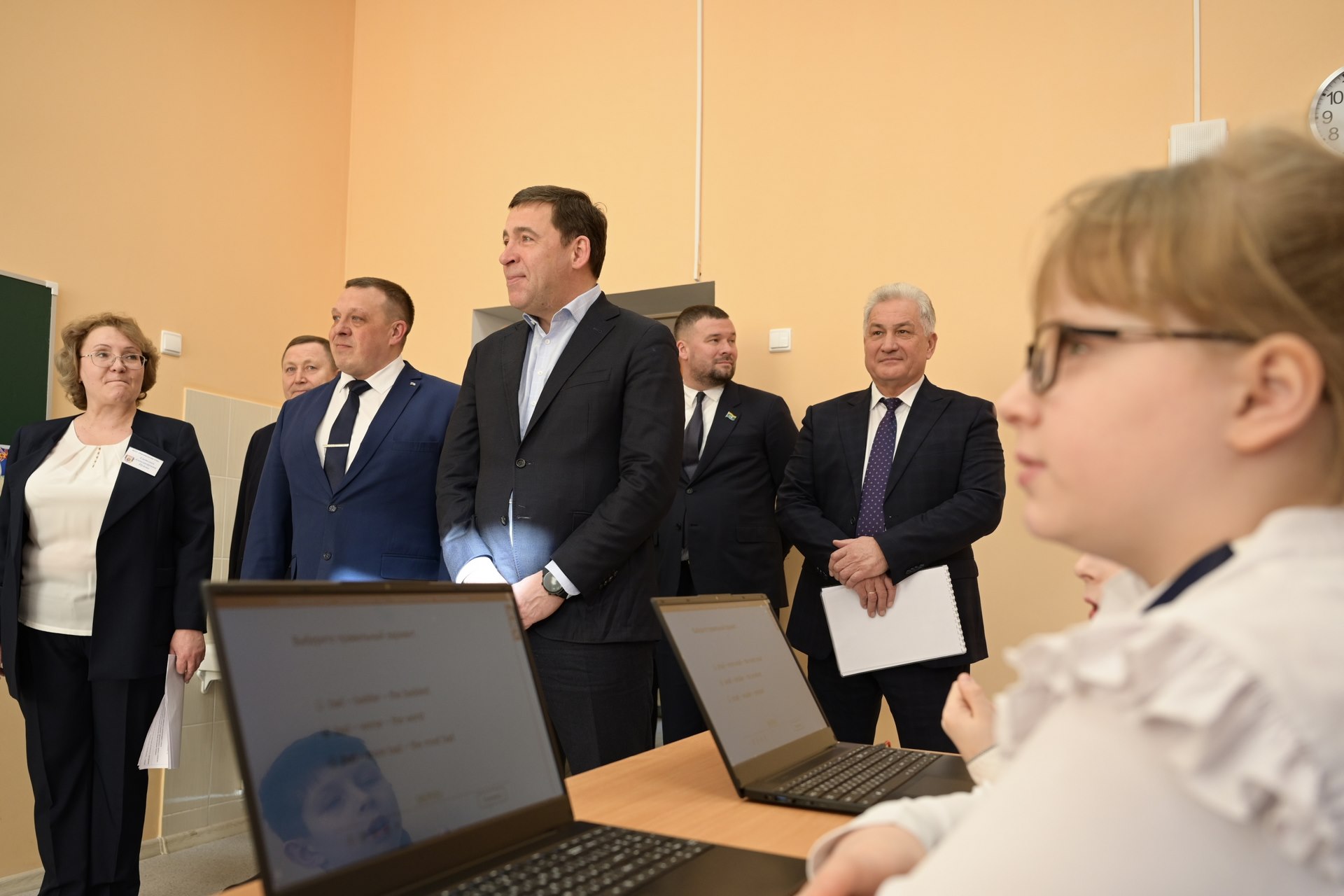 Евгений Куйвашев оценил новое здание школы, построенное по его поручению после личного визита, в отдалённом селе Свердловской области